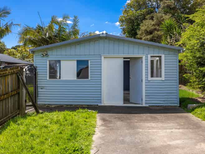1 Crescent Road East, Ostend