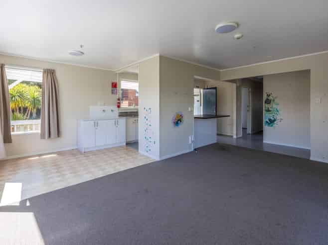1 Crescent Road East, Ostend