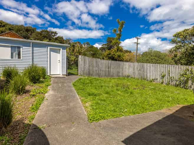 1 Crescent Road East, Ostend