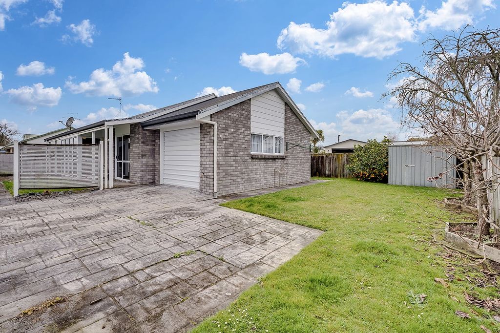 A spacious, low-maintenance home in a fantastic location 2
