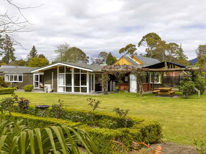 2/117 Taupahi Road, Turangi
