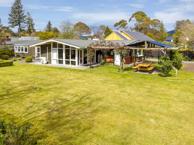 2/117 Taupahi Road, Turangi