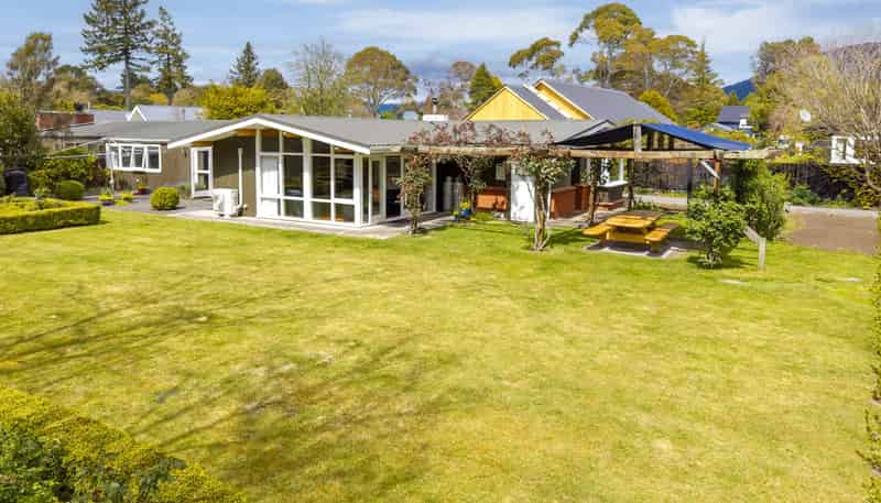 2/117 Taupahi Road, Turangi