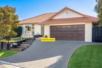 11 Gillett Place, Botany Downs
