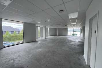 Flexible space in the heart of longhurst