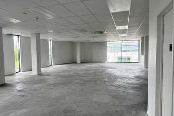 Flexible space in the heart of longhurst