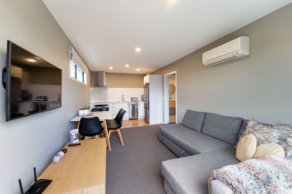 Cozy One Bedroom Unit 2