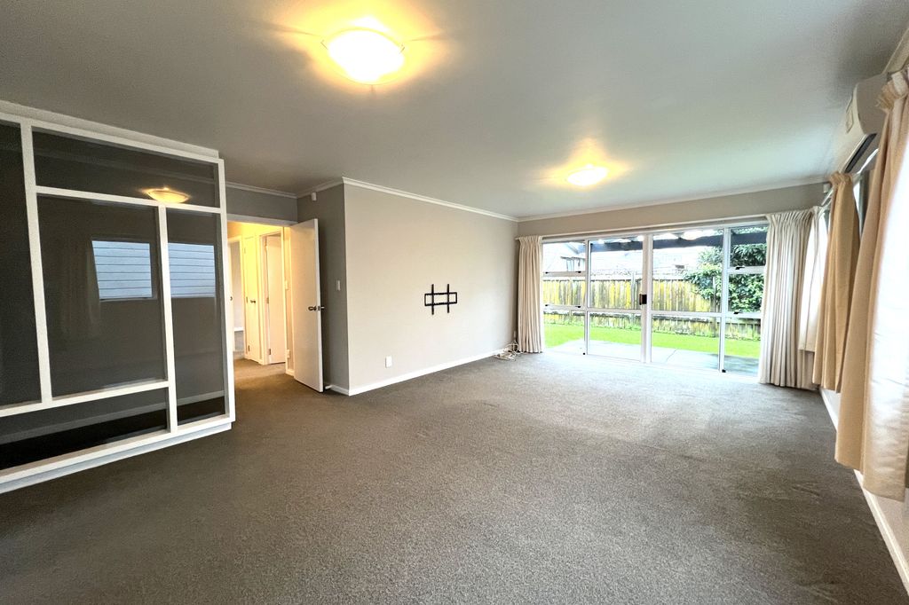 3 bedroom end townhouse 1