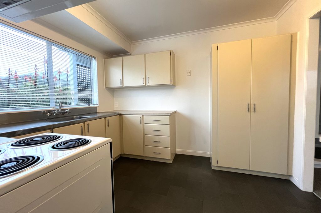 3 bedroom end townhouse 5