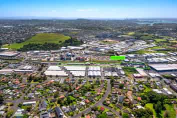 LARGE YARD & WAREHOUSE - PANMURE