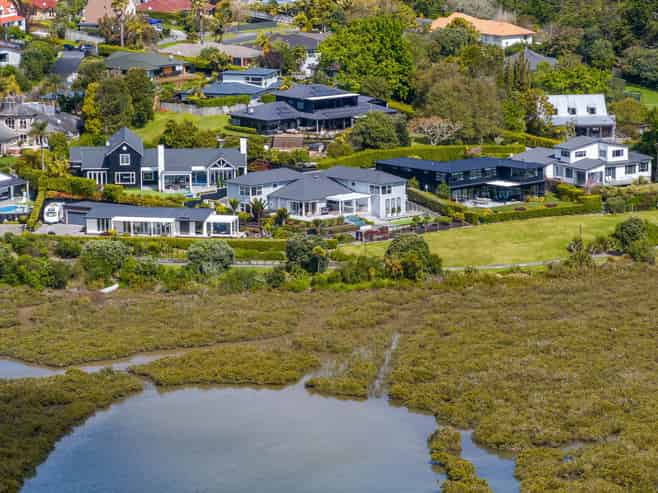10 Miran Lane, Red Beach