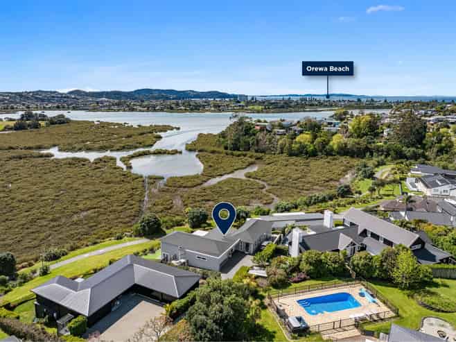 10 Miran Lane, Red Beach