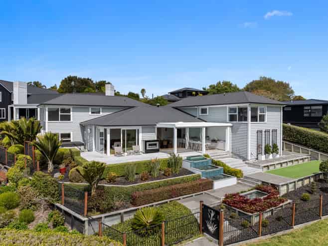 10 Miran Lane, Red Beach