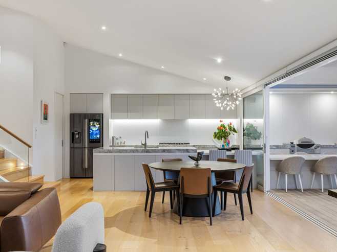 10 Miran Lane, Red Beach