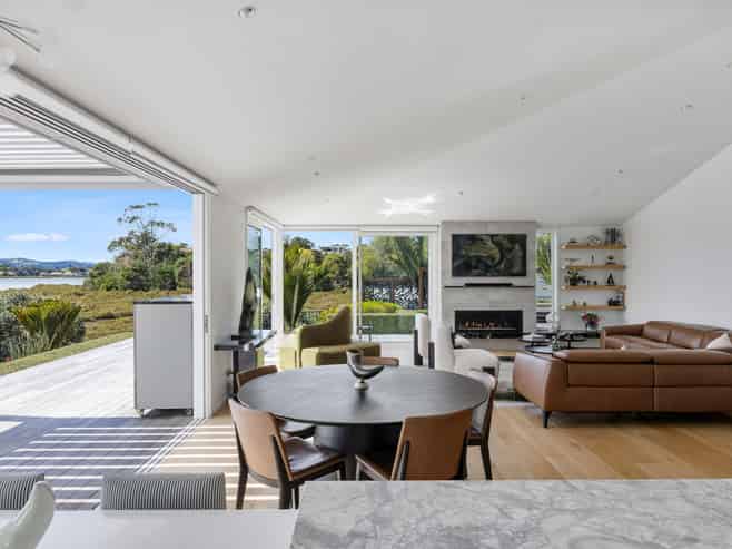 10 Miran Lane, Red Beach