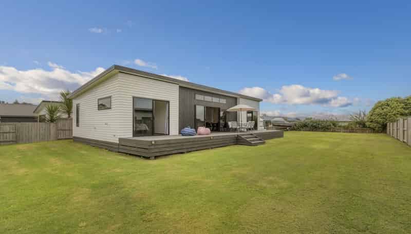16 Navigation Drive, Cooks Beach