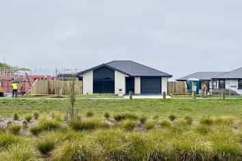 42 Quinn Crescent, Woodend