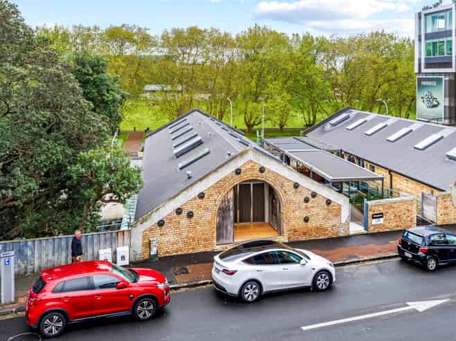 LONG TERM LEASE – STUNNING CHARACTER FREEHOLD
