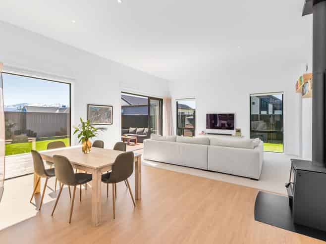 17 Buttercup Street, Wanaka