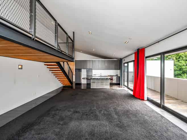 STEELWORKS LIVE / WORK FREEHOLD
