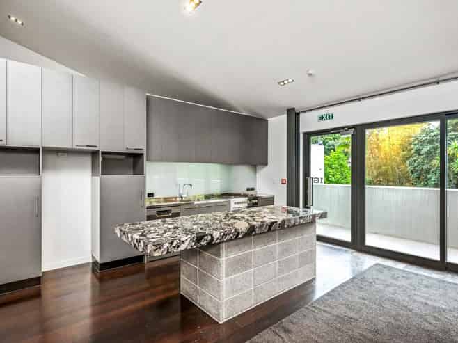 STEELWORKS LIVE / WORK FREEHOLD
