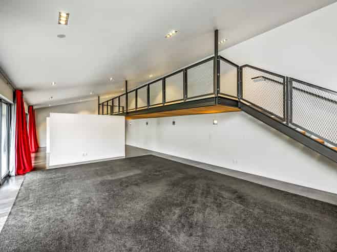 STEELWORKS LIVE / WORK FREEHOLD
