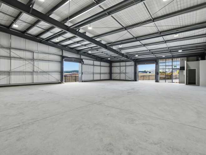 Move in now or build to suit off SH1