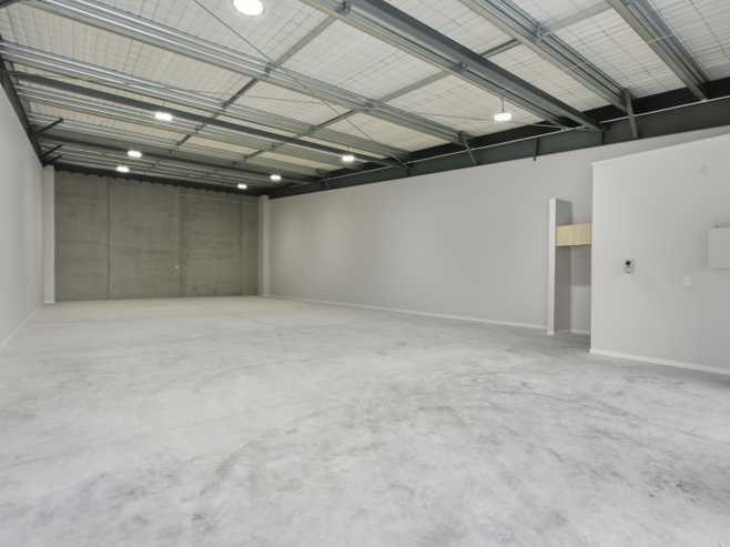 Move in now or build to suit off SH1