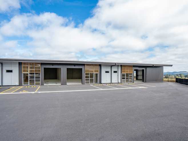 Move in now or build to suit off SH1