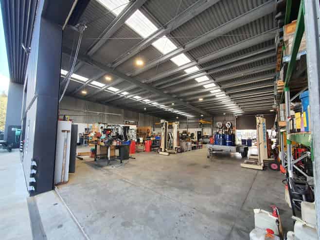 Quality workshop, offices and secure yard