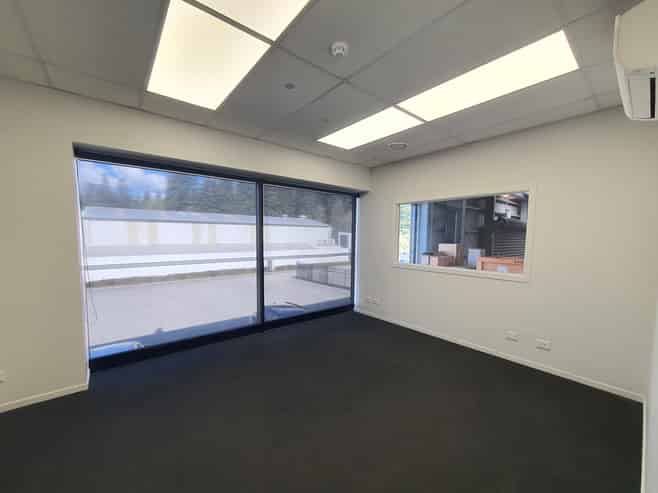 Quality workshop, offices and secure yard