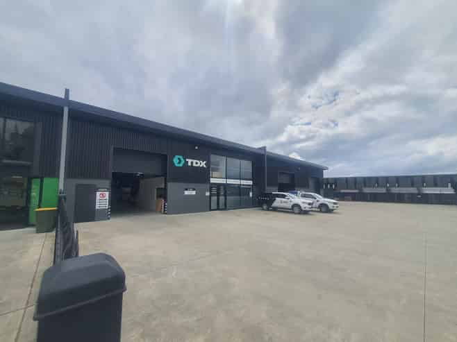 Quality workshop, offices and secure yard