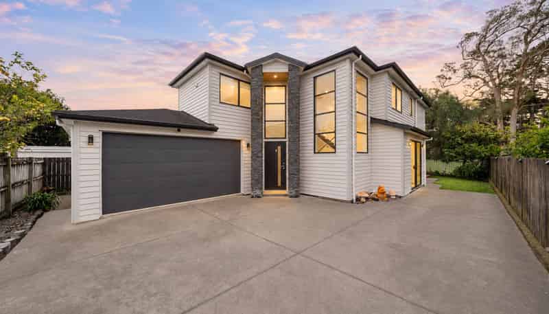 324A Royal Road, Massey