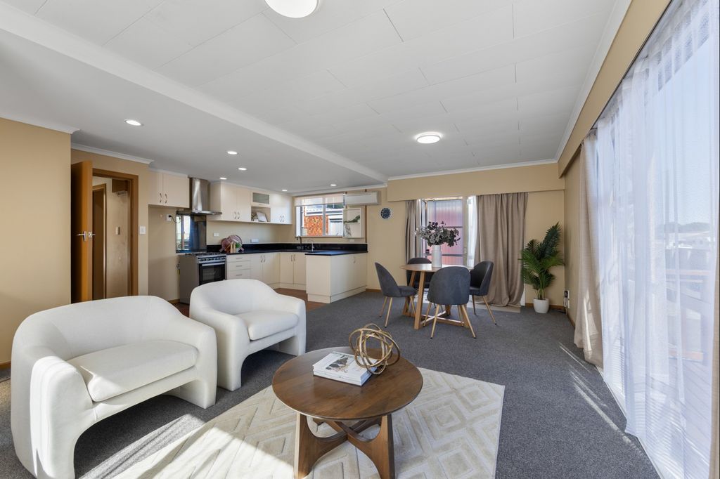 Well positioned & easy care living 4