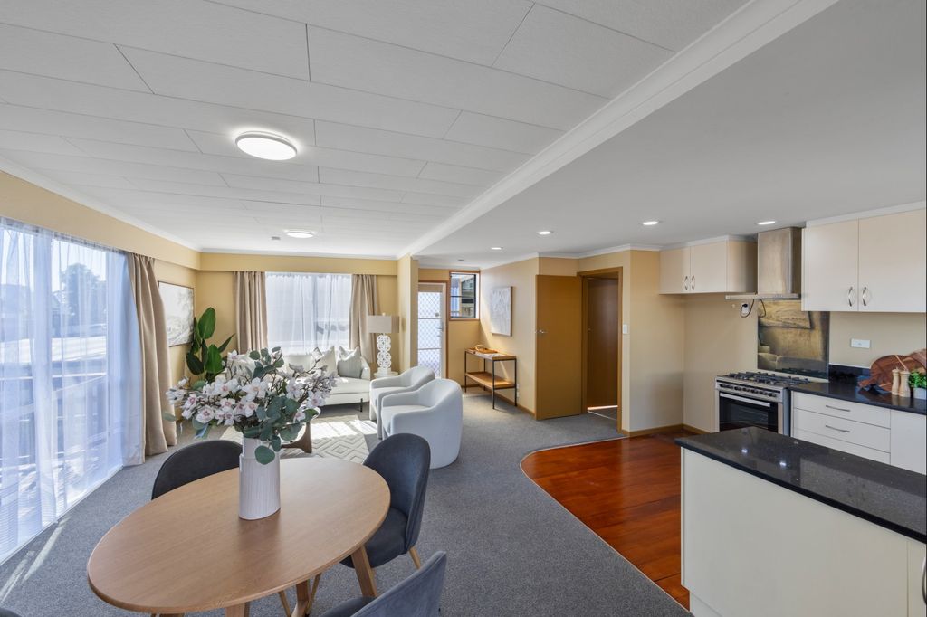 Well positioned & easy care living 3