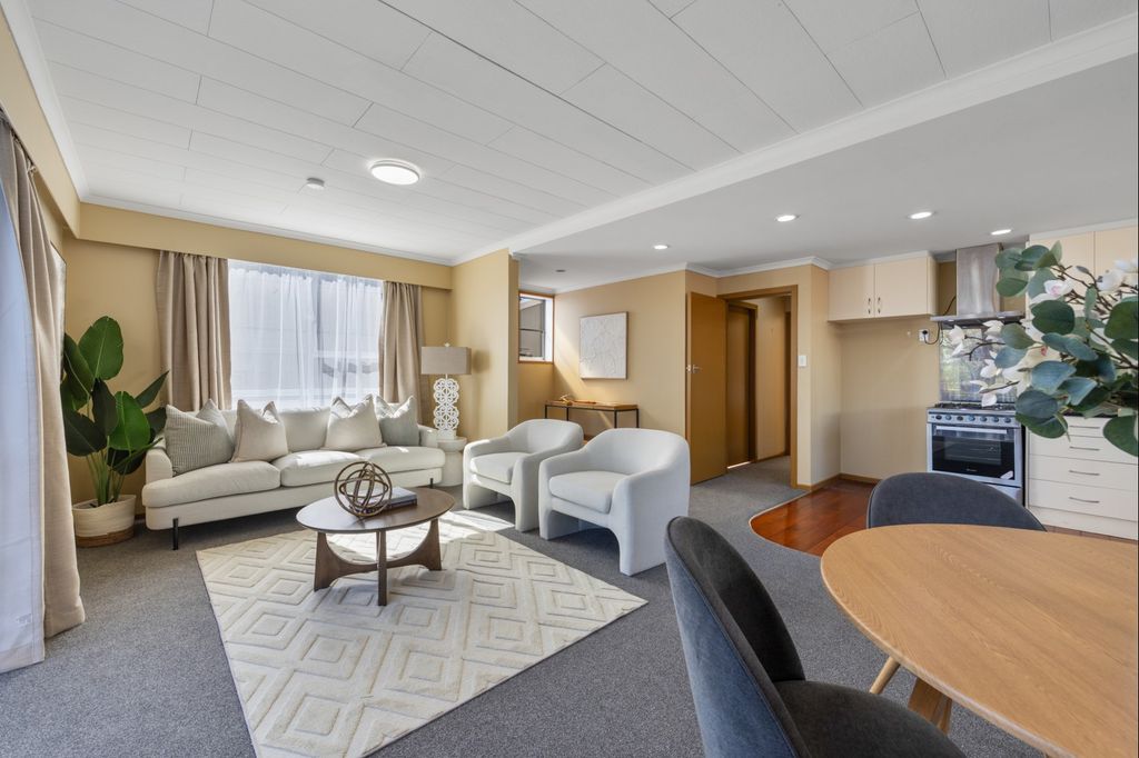Well positioned & easy care living 1