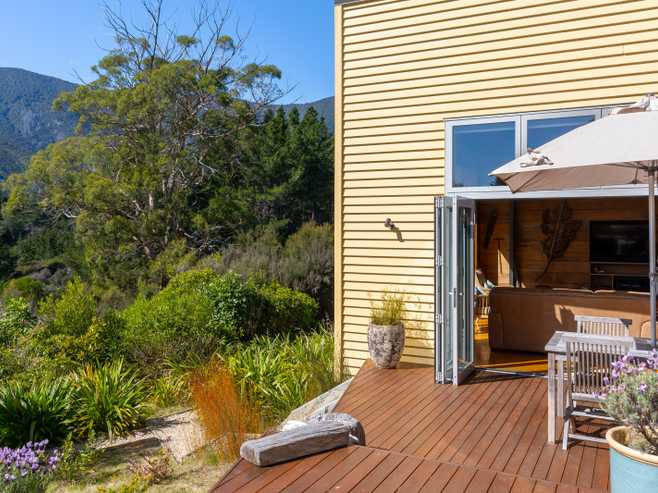8 Bell Bird Rise, Picton