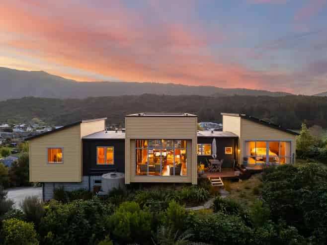 8 Bell Bird Rise, Picton