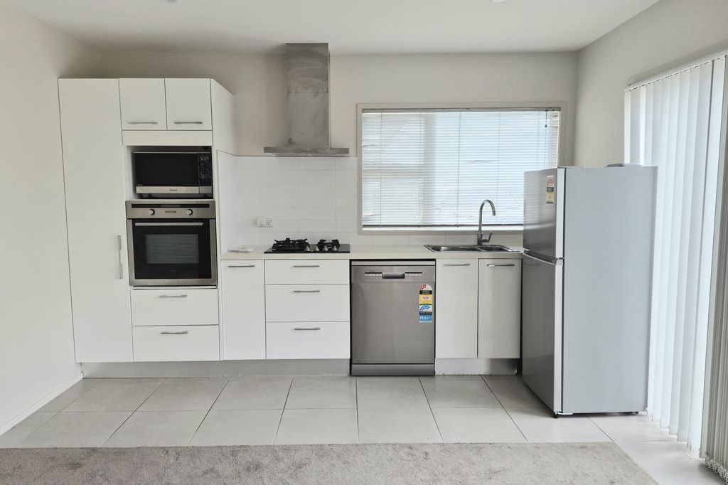 1 Bedroom Unit, Beachlands 3