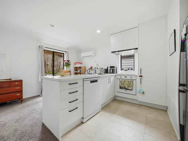2/36 John Jennings Drive, Oteha