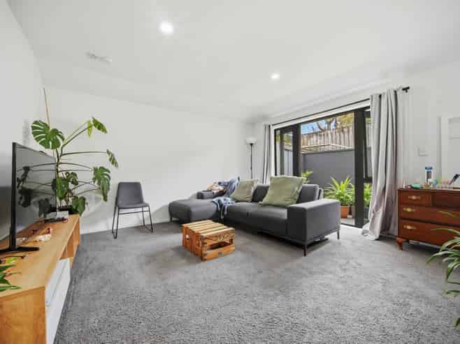 2/36 John Jennings Drive, Oteha