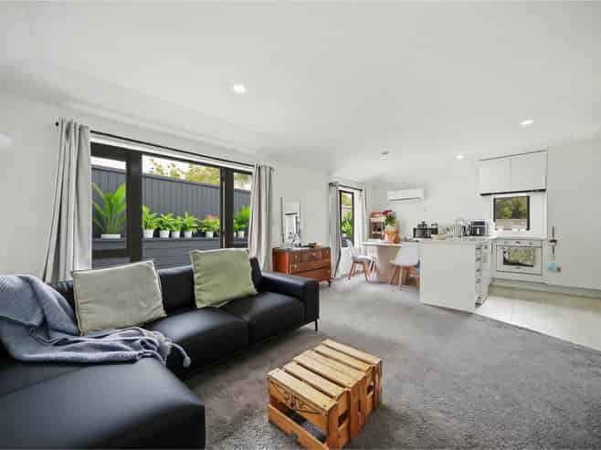2/36 John Jennings Drive, Oteha