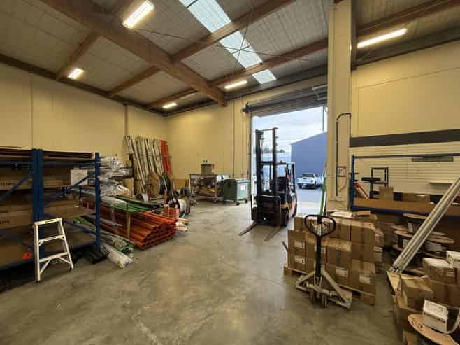 Trade-Ready Showroom, Warehouse & Offices