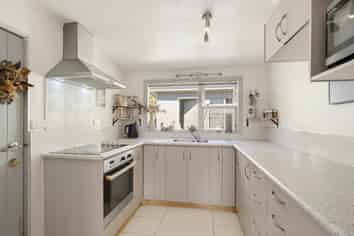 1015 Makara Road, Makara