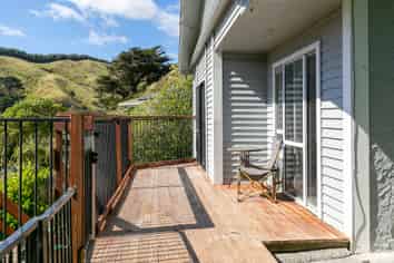 1015 Makara Road, Makara