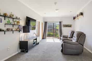 1015 Makara Road, Makara