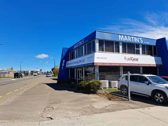  Large Workshops/Warehouse -Prime Location