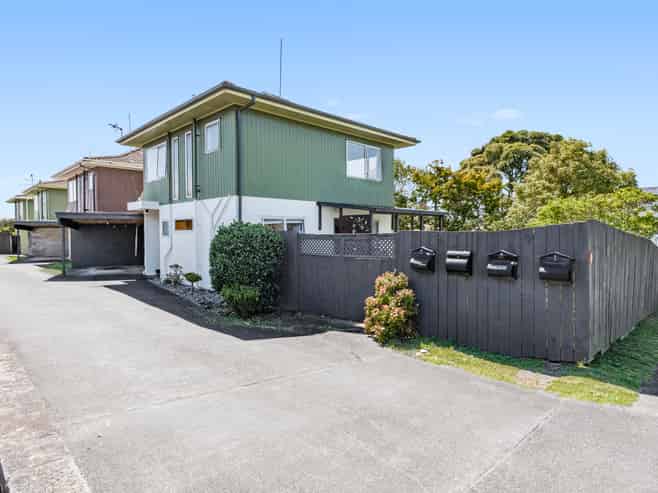 2/10 Akehurst Avenue, New Lynn