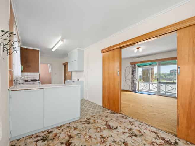 50 Garden Heights Avenue, Glenview