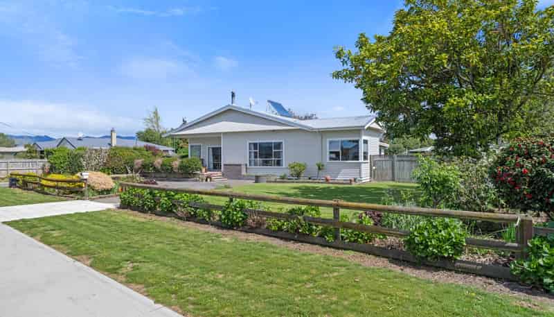 29 Rose Street, Springlands